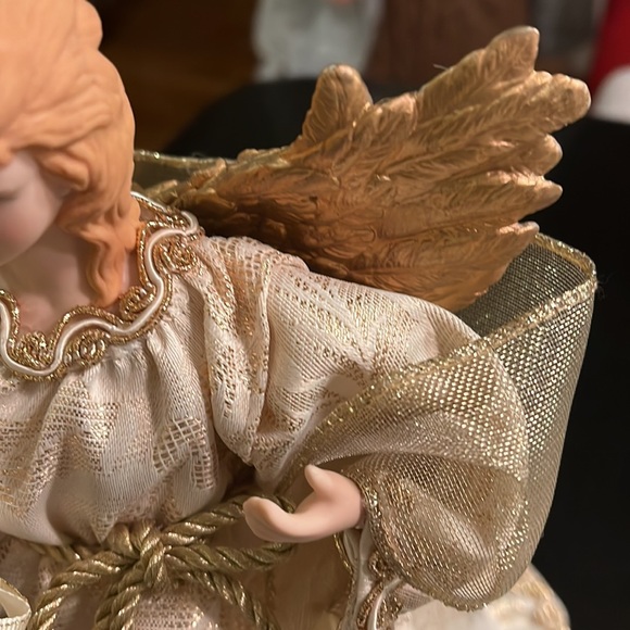 13 inch Regal Porcelain Angel - White & Cream - Picture 16 of 16